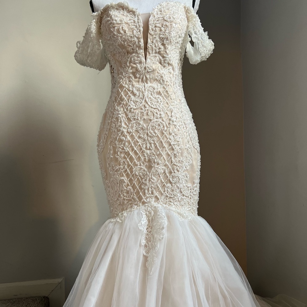 Beautiful Wedding Gown View 4
